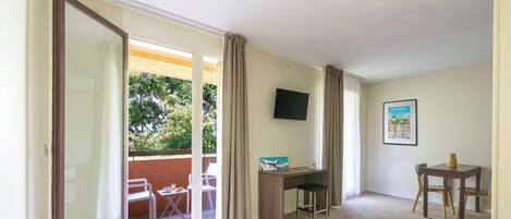 Premium bedding, blackout curtains, free cots/infant beds, free WiFi