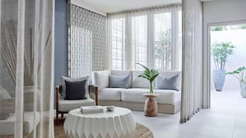 Couples treatment rooms, hot tub, body treatments, aromatherapy