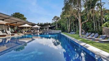 Outdoor pool, open 6 AM to 9 PM, pool umbrellas, pool loungers