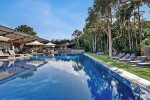 Hồ bơi ngoài trời, mở cửa từ 6:00 đến 21:00, dù/ô trên bãi biển/hồ bơi 