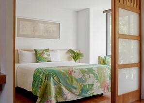Ropa de cama de alta calidad, minibar, caja fuerte