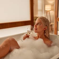 Deep soaking bathtub