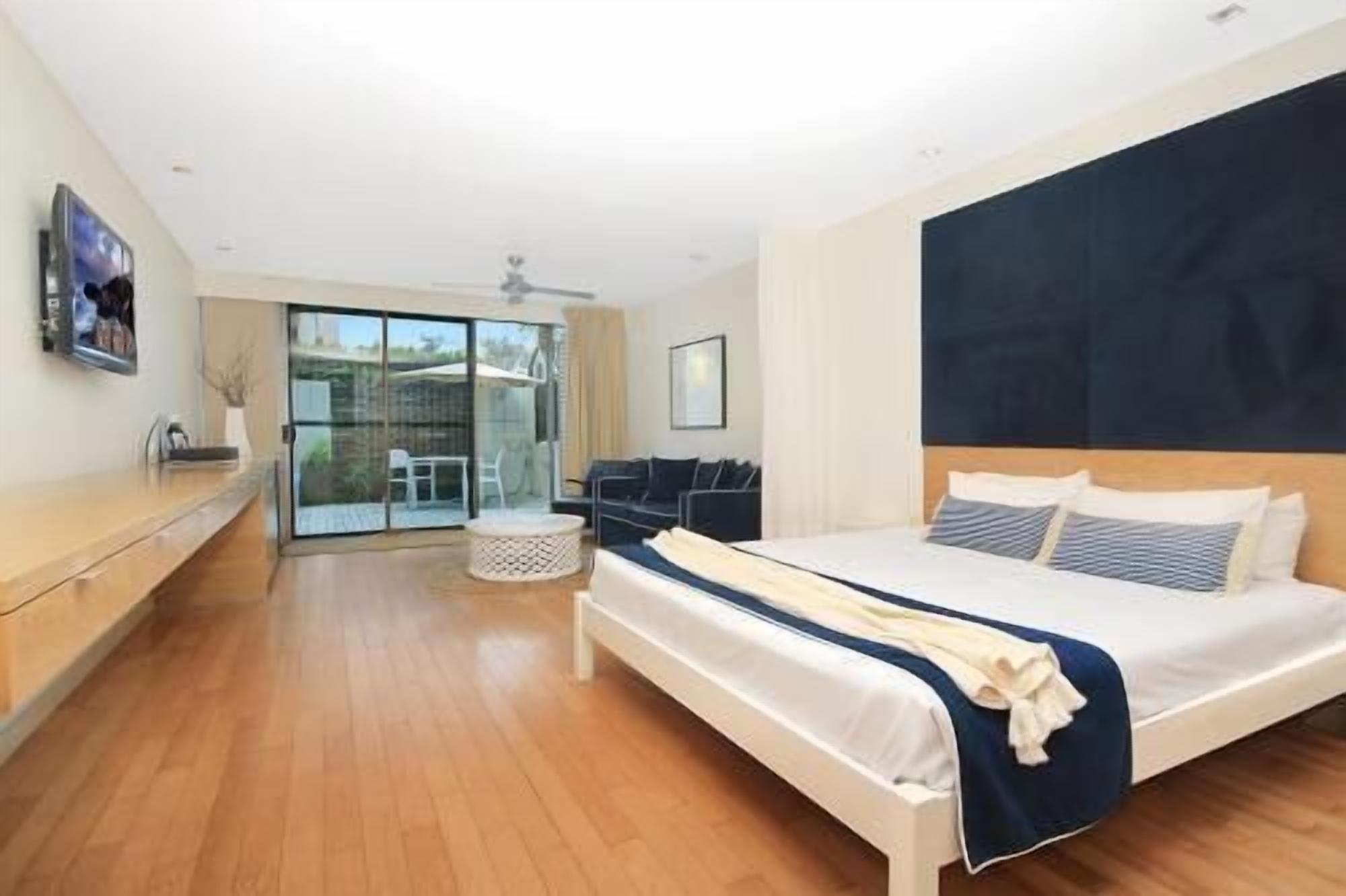 Minibar, coffre-fort, espace de travail pour ordinateurs portables
