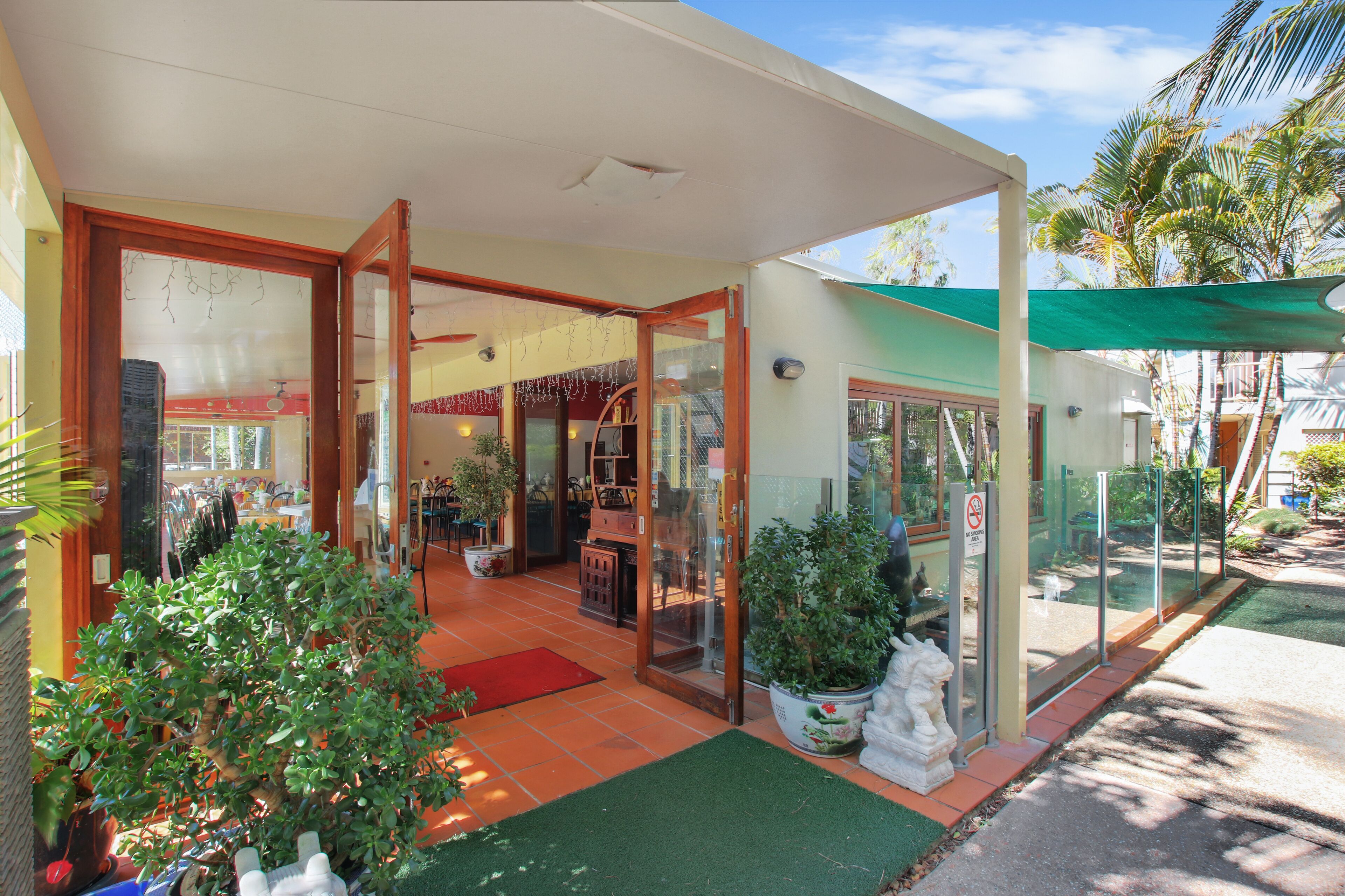 Lunch and dinner served