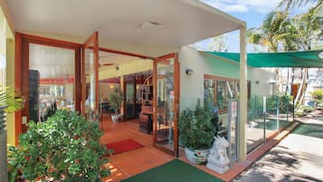 Lunch and dinner served