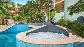 Bañera de hidromasaje exterior