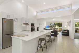 Standard Apartment, 2 Bedrooms | Living area