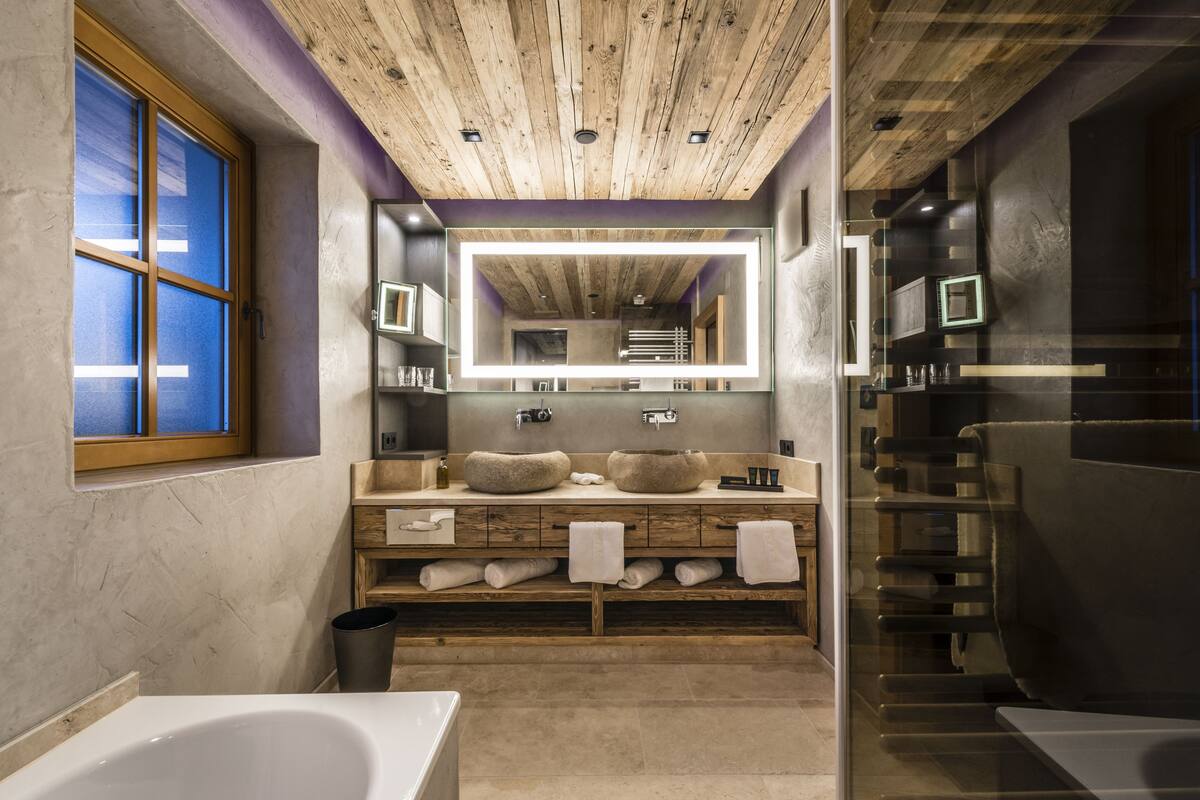 suite, balcony (samsara) | bathroom | free toiletries, hair dryer, bathrobes, slippers