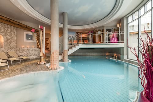 Indoor pool, pool loungers