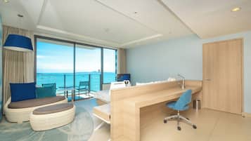 Kamar Premium, 1 Tempat Tidur King, Akses Club Lounge (Executive Tower) | Brankas, meja kerja, ruang kerja ramah laptop, dan tirai kedap cahaya