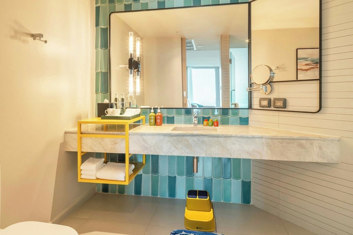 Suite, 2 Bedrooms (Kids Suite, Bay Tower) | In-room safe, desk, laptop workspace, blackout drapes