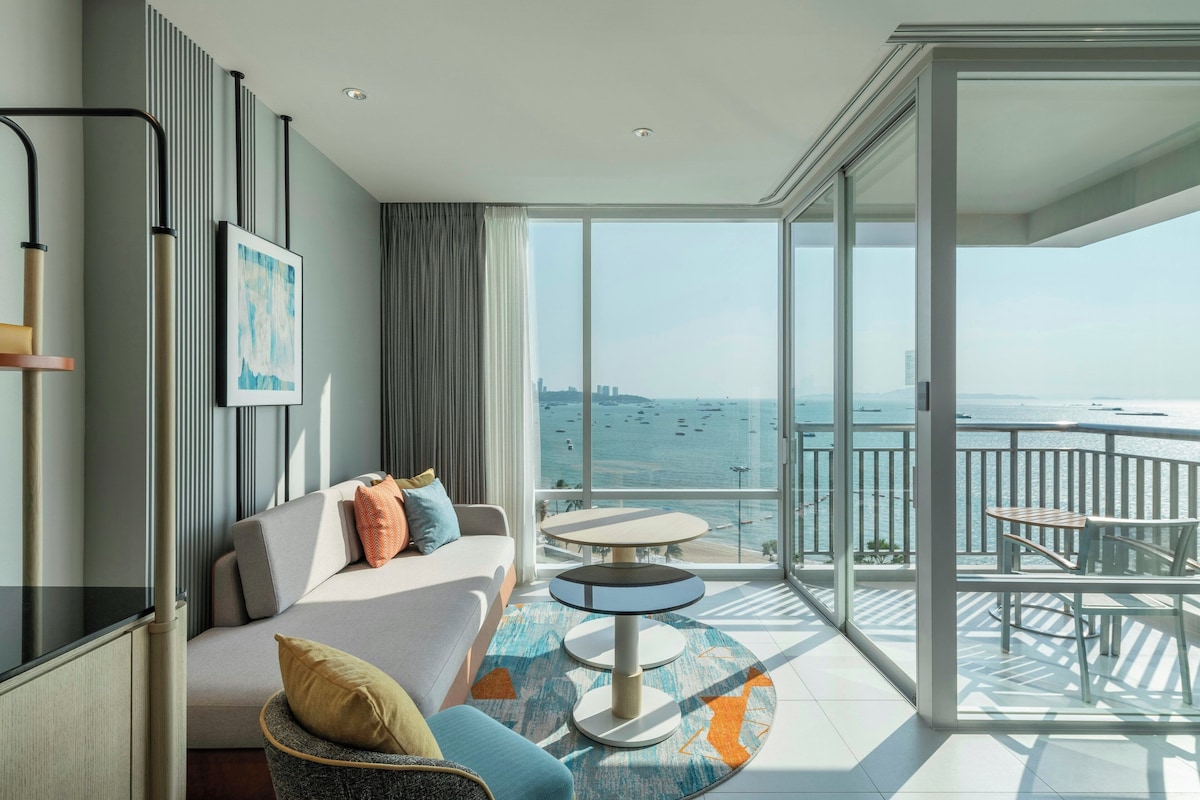 Premium Room, 1 King Bed, Beach View (Pattaya, Bay Tower) | Room amenity