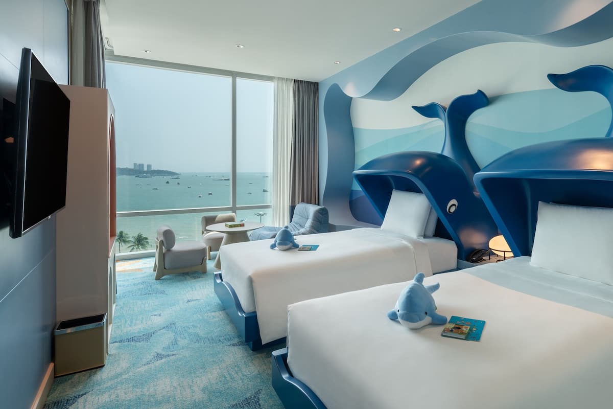 Familie suite, meerdere bedden, in toren (Bay Tower) | Een kluis op de kamer, een bureau, een laptopwerkplek