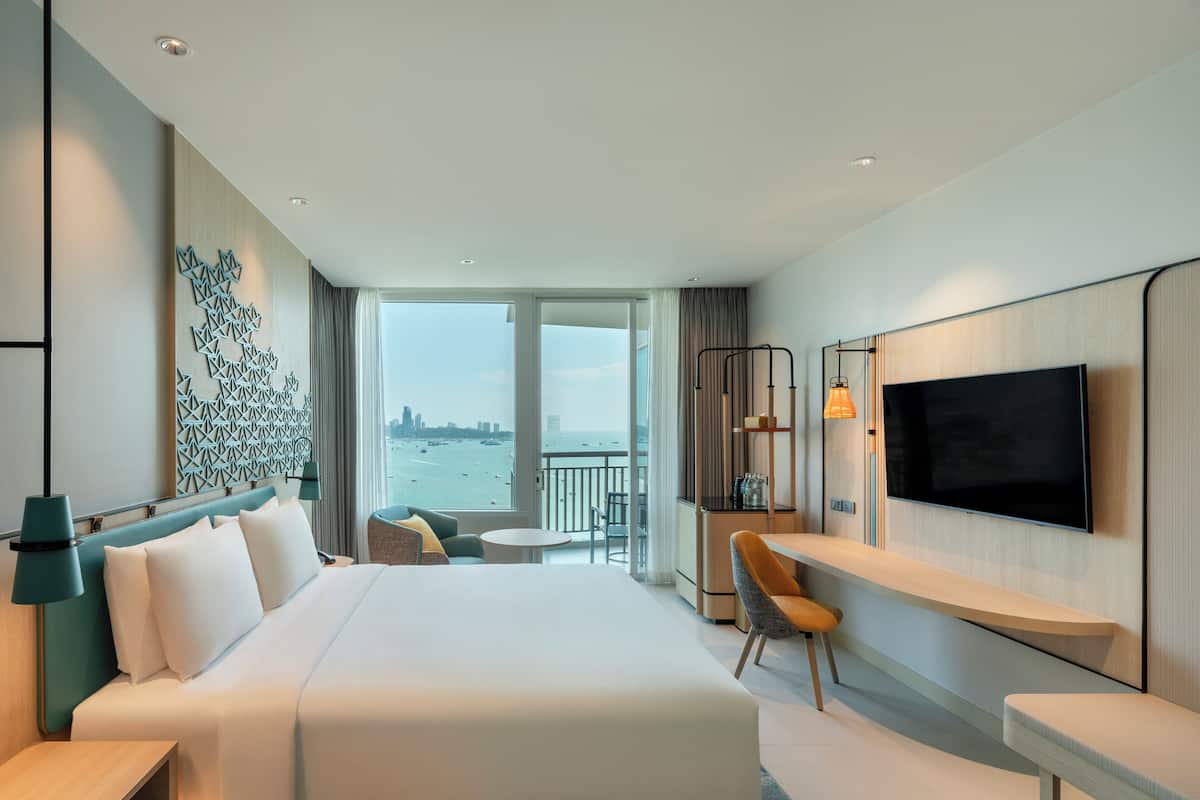 Standaard kamer, 1 kingsize bed, uitzicht op strand, in toren (Pattaya, Bay Tower) | Een kluis op de kamer, een bureau, een laptopwerkplek