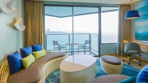 In-room safe, desk, laptop workspace, blackout curtains - Holiday Inn Pattaya by IHG (Pattaya)