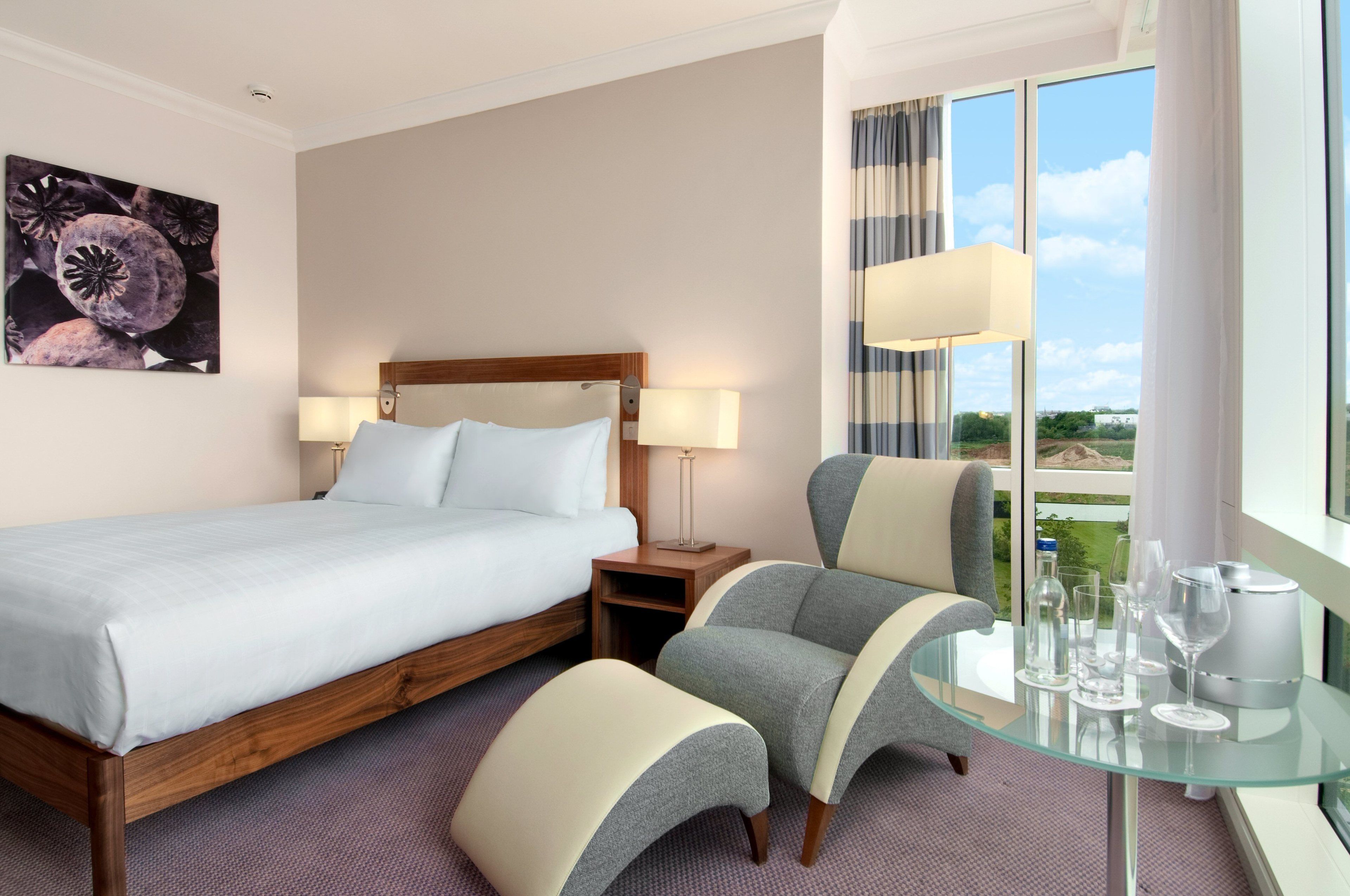 room, 1 queen bed, non smoking | hypo-allergenic bedding, in-room safe, desk, blackout curtains