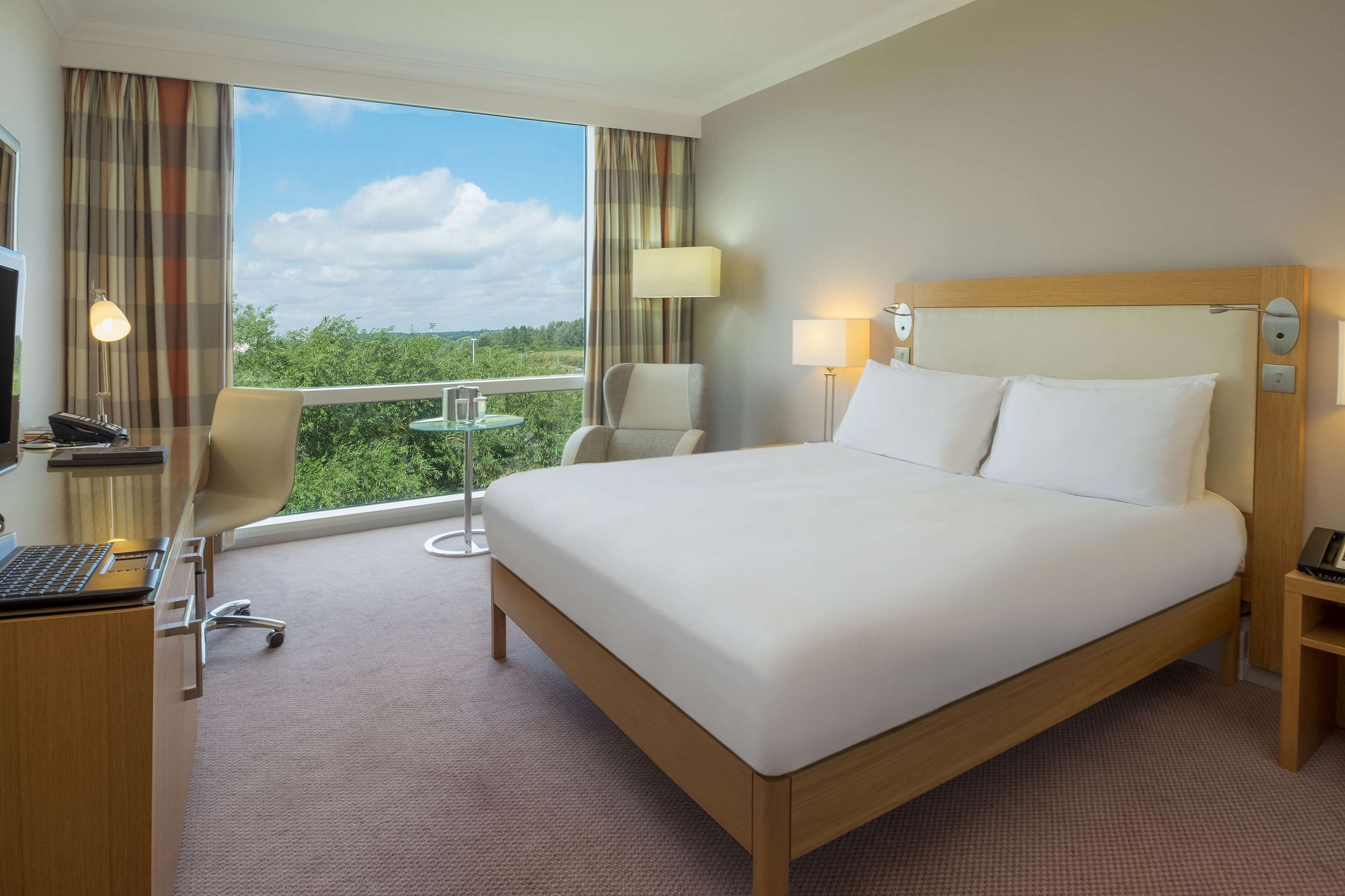 Egyptian cotton sheets, premium bedding, in-room safe, desk