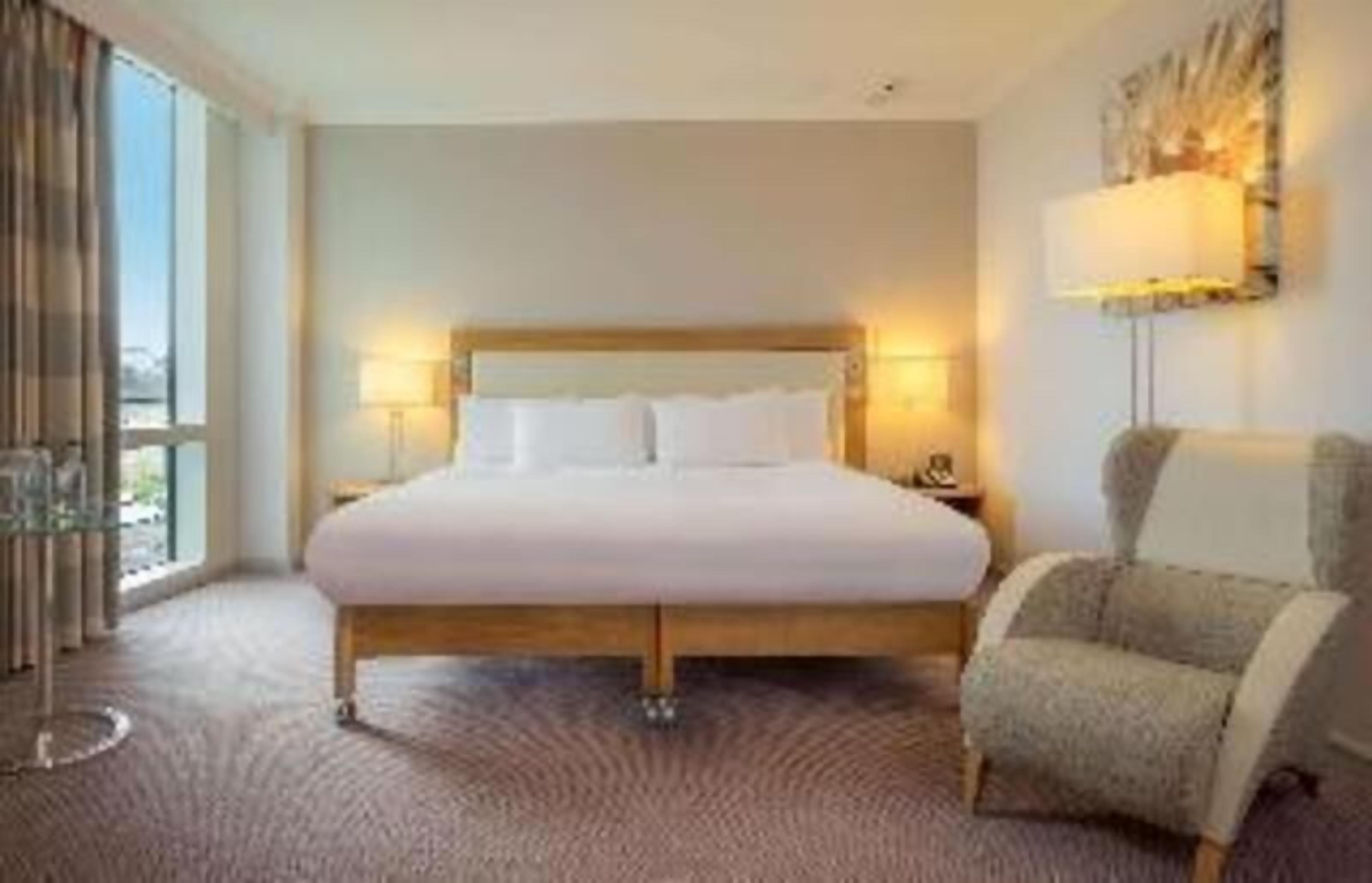 Egyptian cotton sheets, premium bedding, in-room safe, desk