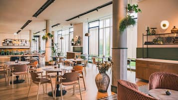 Tägliches Frühstücksbuffet (15 GBP pro Person)