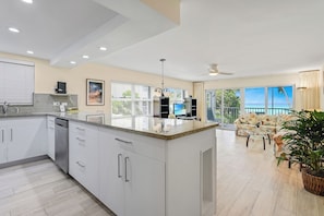 Condo 8, 2 Bedrooms, Ocean View | 私人厨房 | 冰箱、微波炉、烤箱、炉灶
