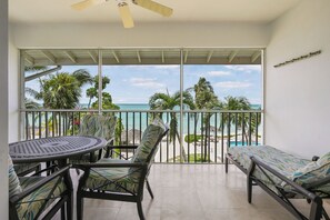 Condo 16, 2 Bedrooms, Ocean View | Balcon
