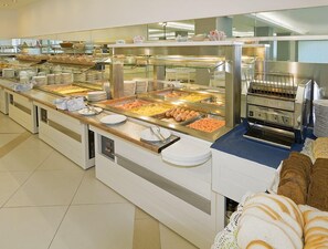 Free daily buffet breakfast  - Hotel Bolivar (Jesolo)