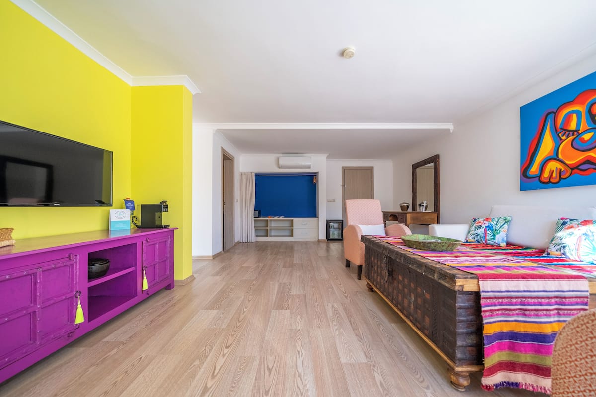 executive suite | premium bedding, minibar, in-room safe, blackout curtains