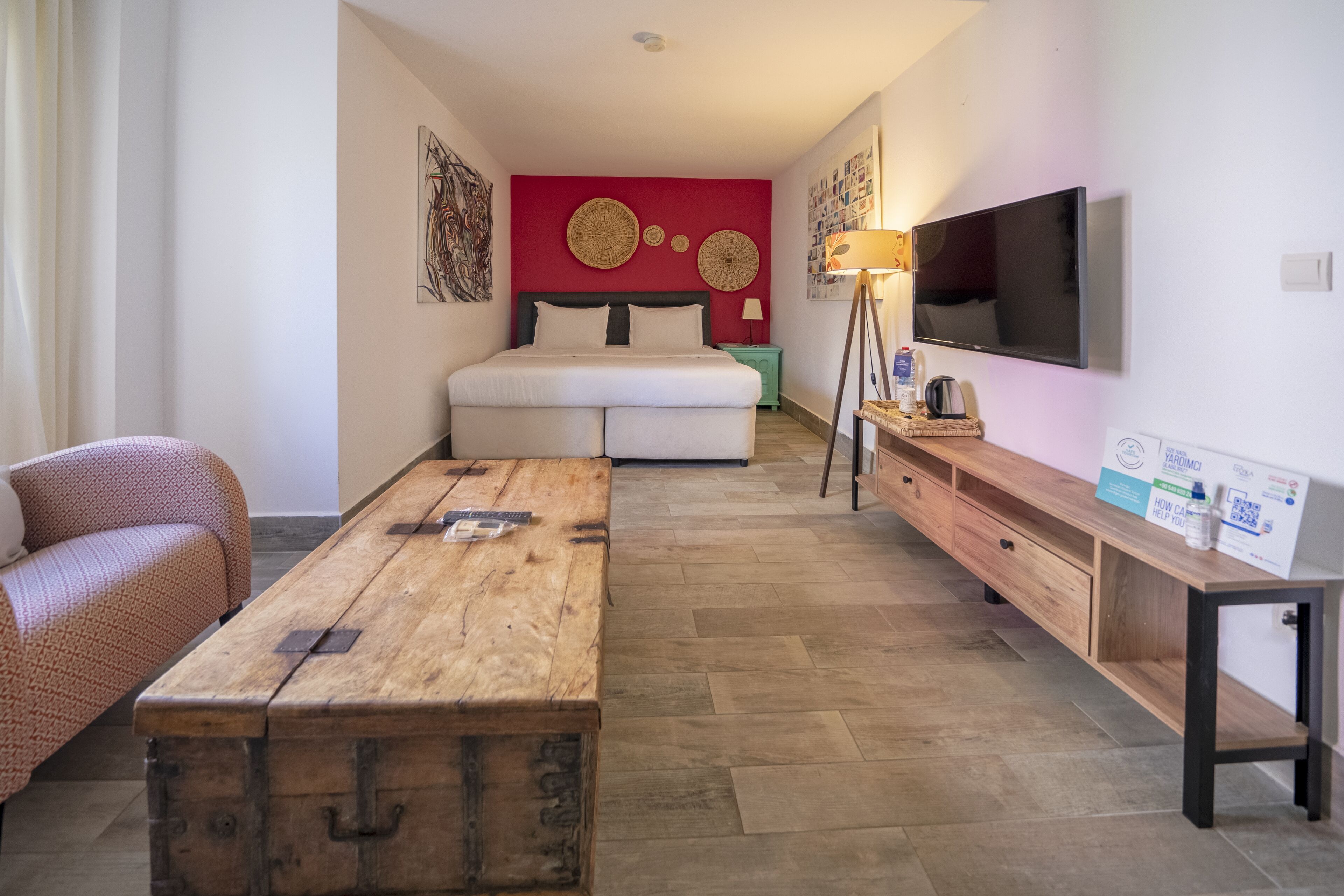 premium bedding, minibar, in-room safe, blackout curtains