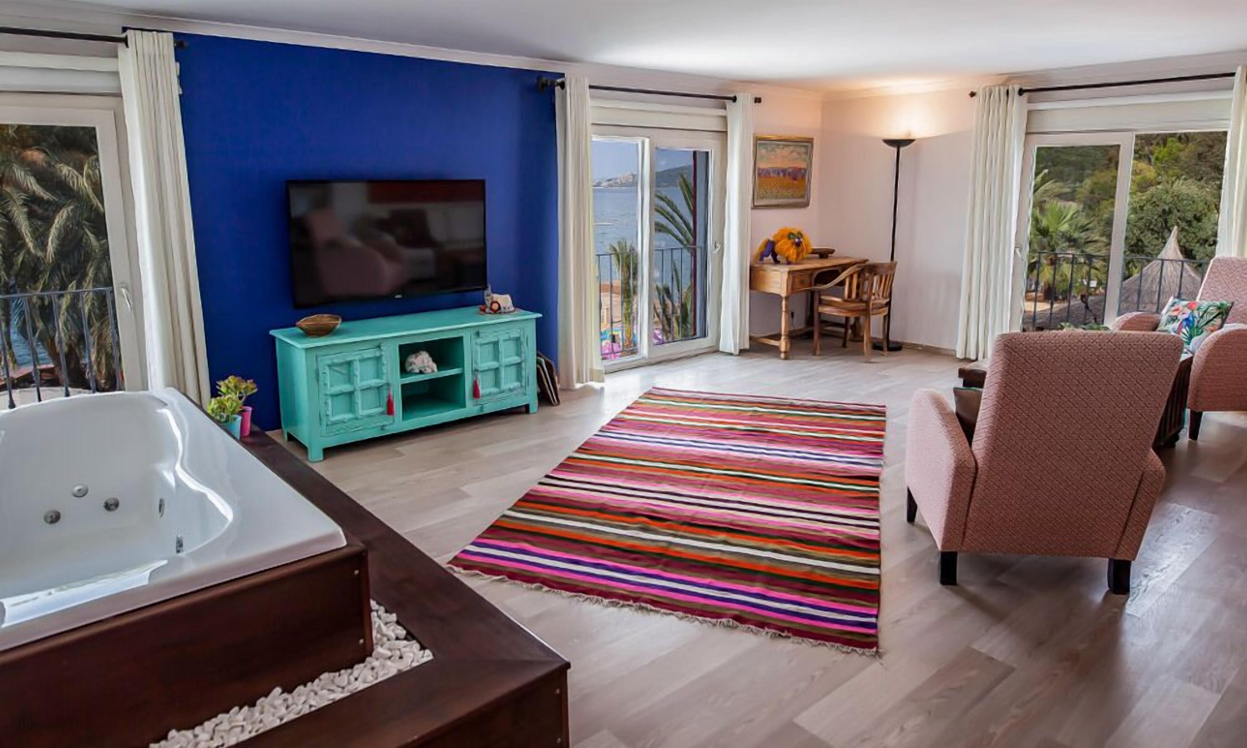 premium bedding, minibar, in-room safe, blackout curtains