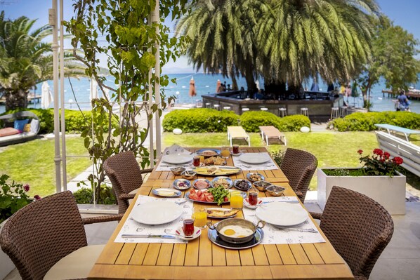 Tägliches Frühstücksbuffet gegen Gebühr