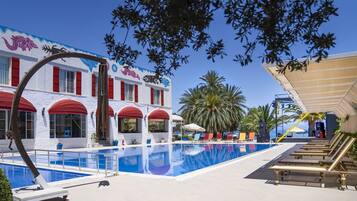 Seasonal outdoor pool, open 7:00 AM to 7:00 PM, free pool cabanas
