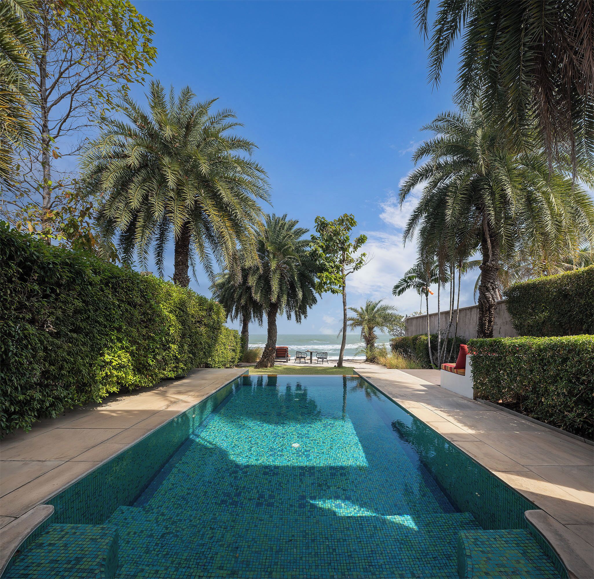 One Bedroom Morocccan Beachfront Pool | Roupas de cama premium, edredons de pluma, camas Select Comfort