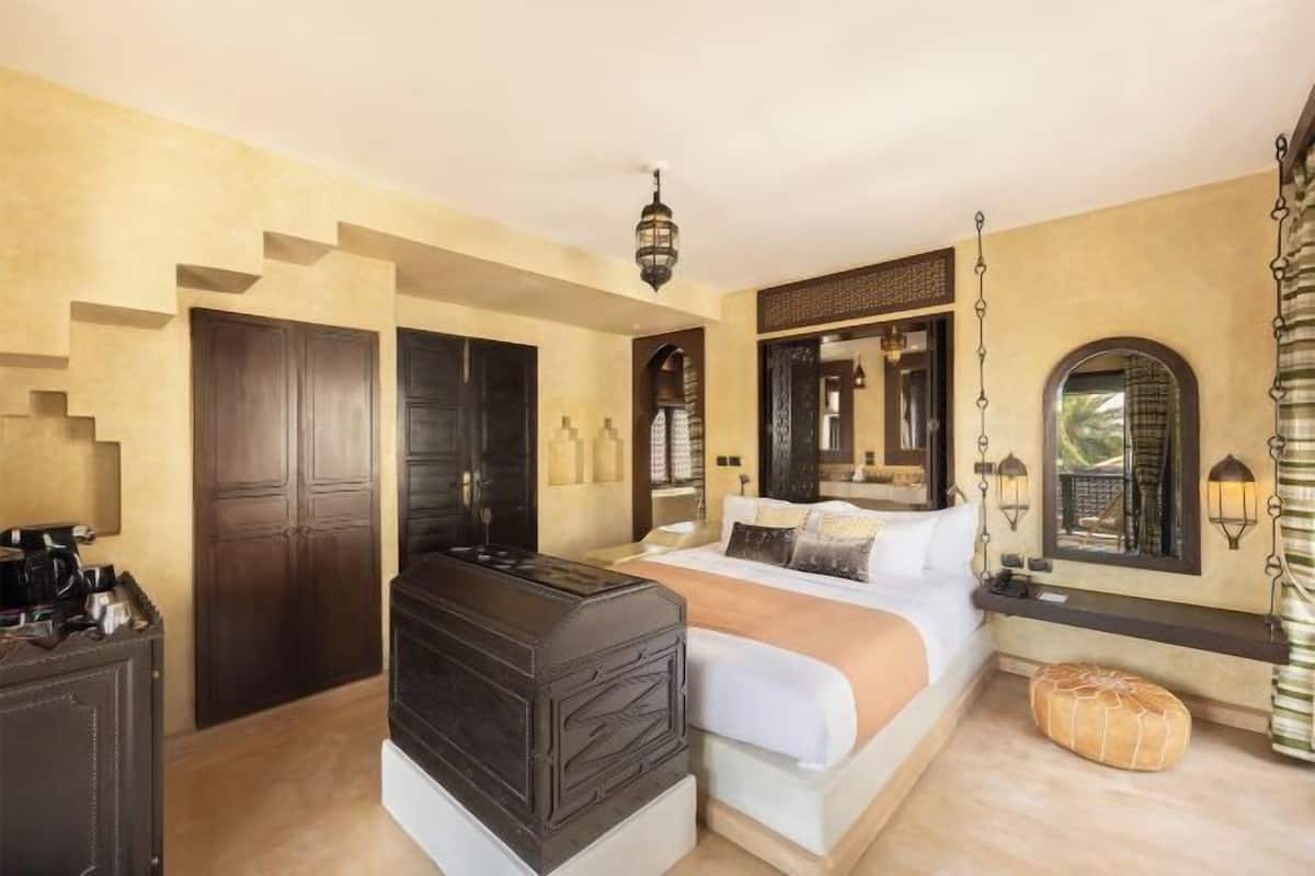 1 bedroom, premium bedding, down comforters, Select Comfort beds