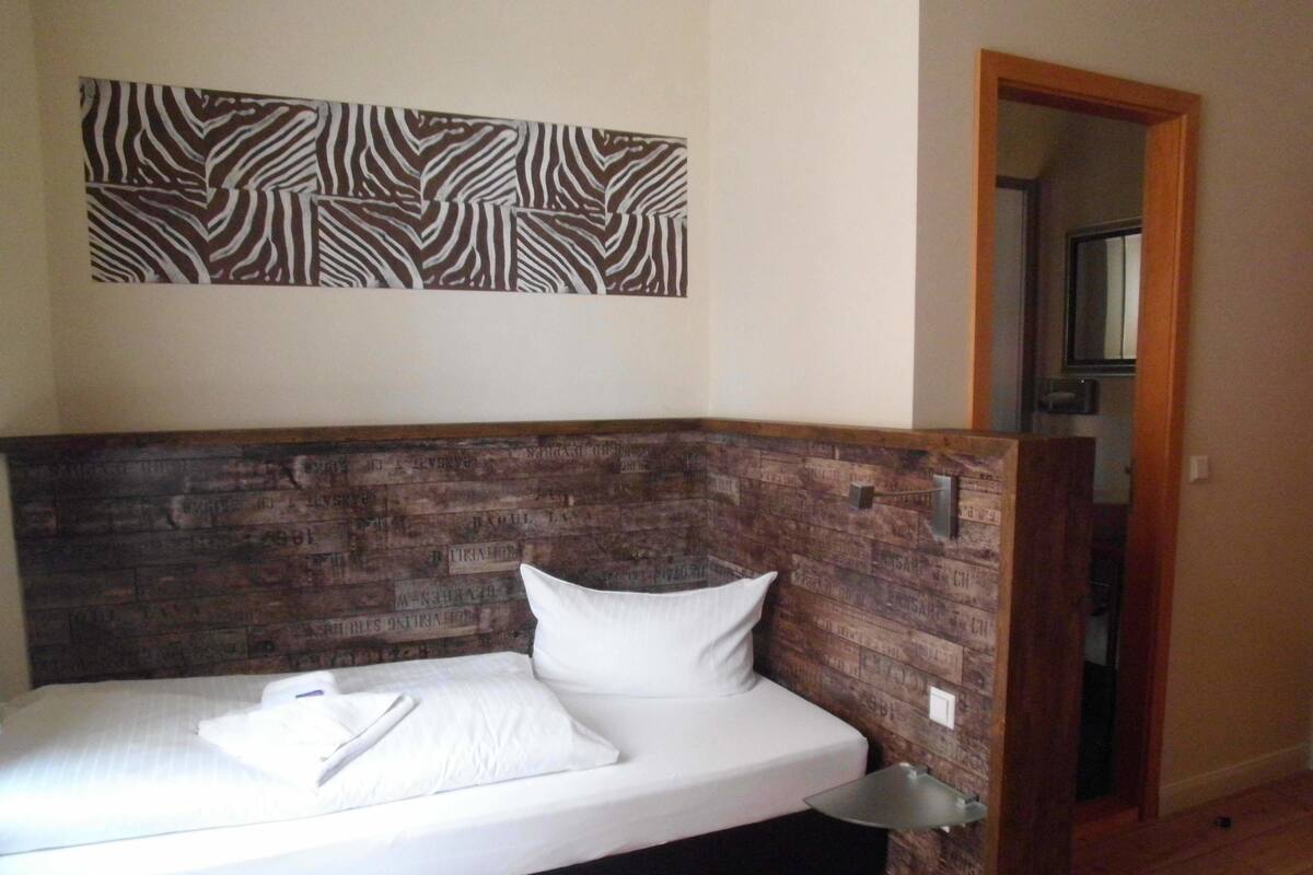 Single Room | Premium bedding, in-room safe, desk, cots/infant beds