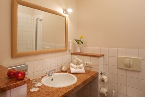 Double Room | Bathroom | Free toiletries, hair dryer, towels