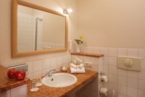 Double Room | Bathroom