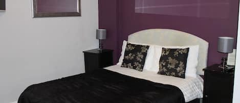 Bureau, fer et planche à repasser, Wi-Fi gratuit, draps fournis