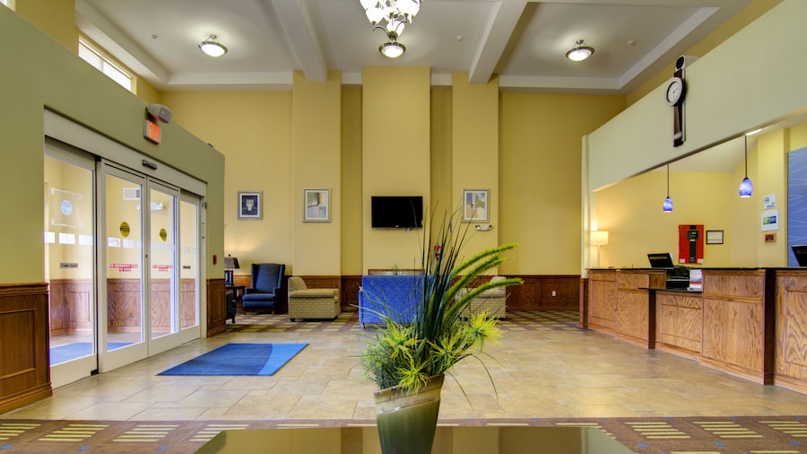 Holiday Inn Express Hotel & Stes Kansas City Sports Complex by IHG