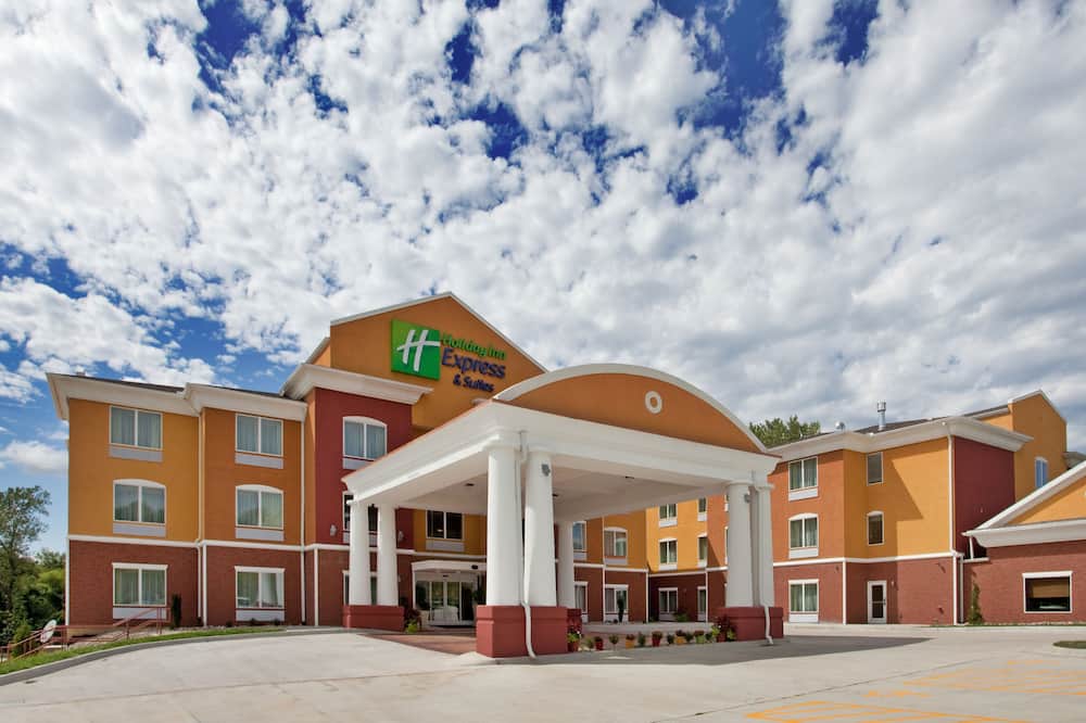 Holiday Inn Express Hotel & Stes Kansas City Sports Complex by IHG