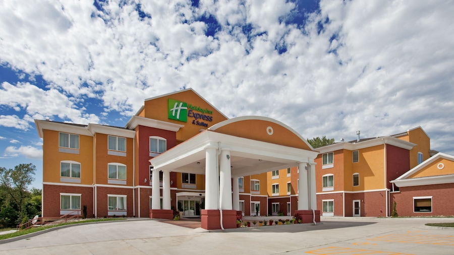 Holiday Inn Express Hotel & Stes Kansas City Sports Complex by IHG