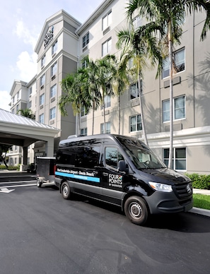 Airport shuttle - Four Points by Sheraton Fort Lauderdale Airport - Dania Beach (Dania Beach)