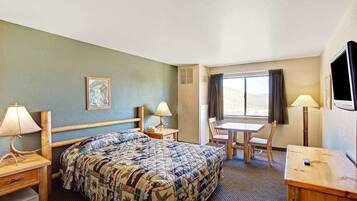 Kamar, 1 Tempat Tidur King, Bebas Asap Rokok | Seprai antialergi, brankas, dan tirai kedap cahaya