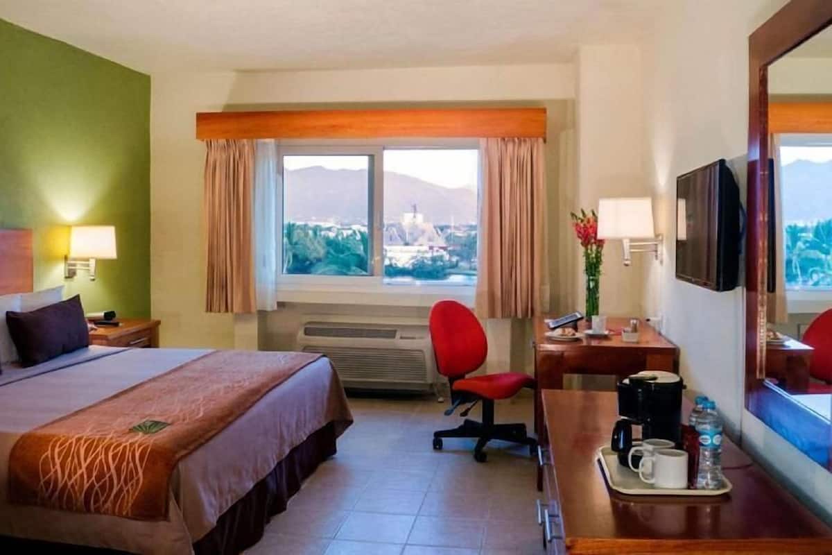 Premium bedding, in-room safe, desk, laptop workspace