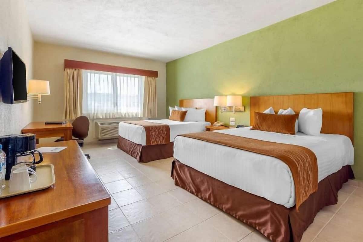 Premium bedding, in-room safe, desk, laptop workspace