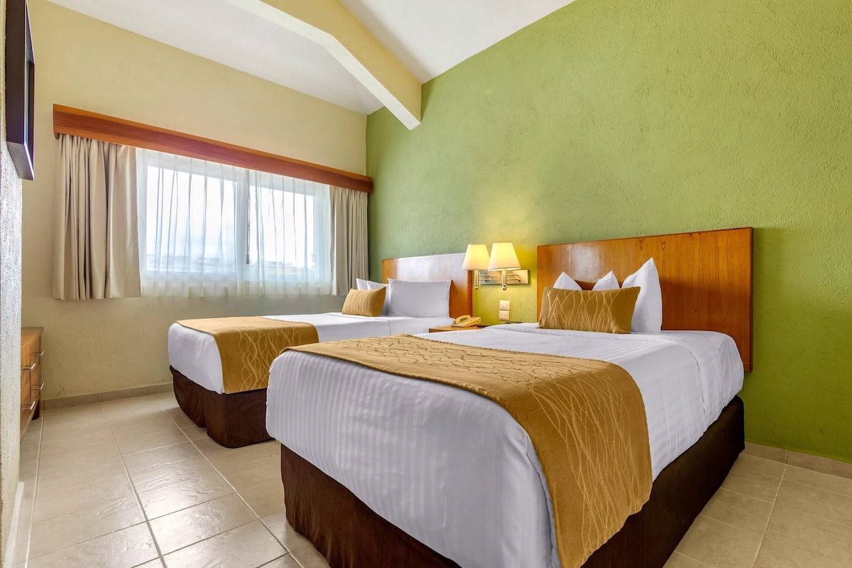 1 bedroom, premium bedding, in-room safe, desk