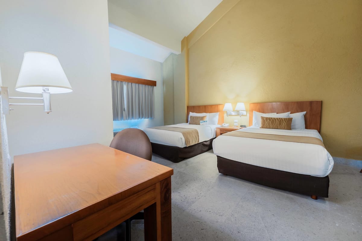1 bedroom, premium bedding, in-room safe, desk