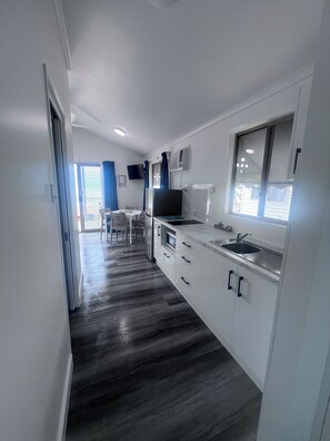 Cabin, 2 Bedrooms, Ocean View | Private kitchen | Fridge, microwave, cookware/dishes/utensils - Ellis Beach Oceanfront Bungalows (Ellis Beach)