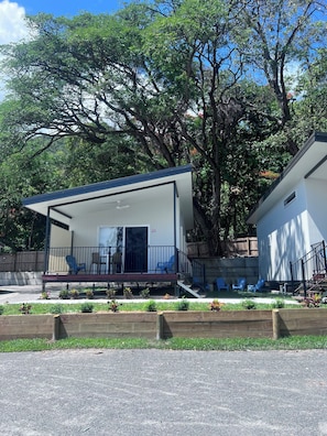 Phòng Suite Premium, 2 phòng ngủ, quang cảnh biển | Hiên