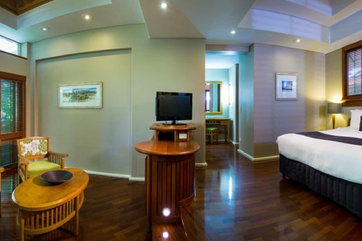 reef suite room | 1 bedroom, in-room safe, iron/ironing board, free wifi