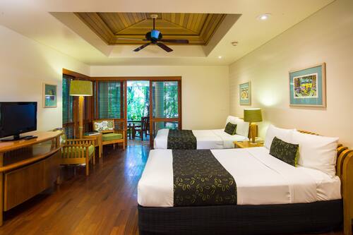 Island Suite Twin Room | In-room safe, iron/ironing board, free WiFi, bed sheets